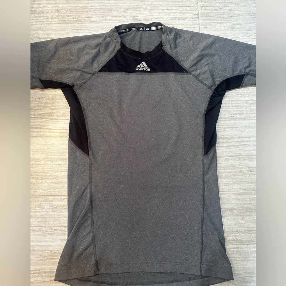 NWOT Adidas Women’s Techfit workout top size large